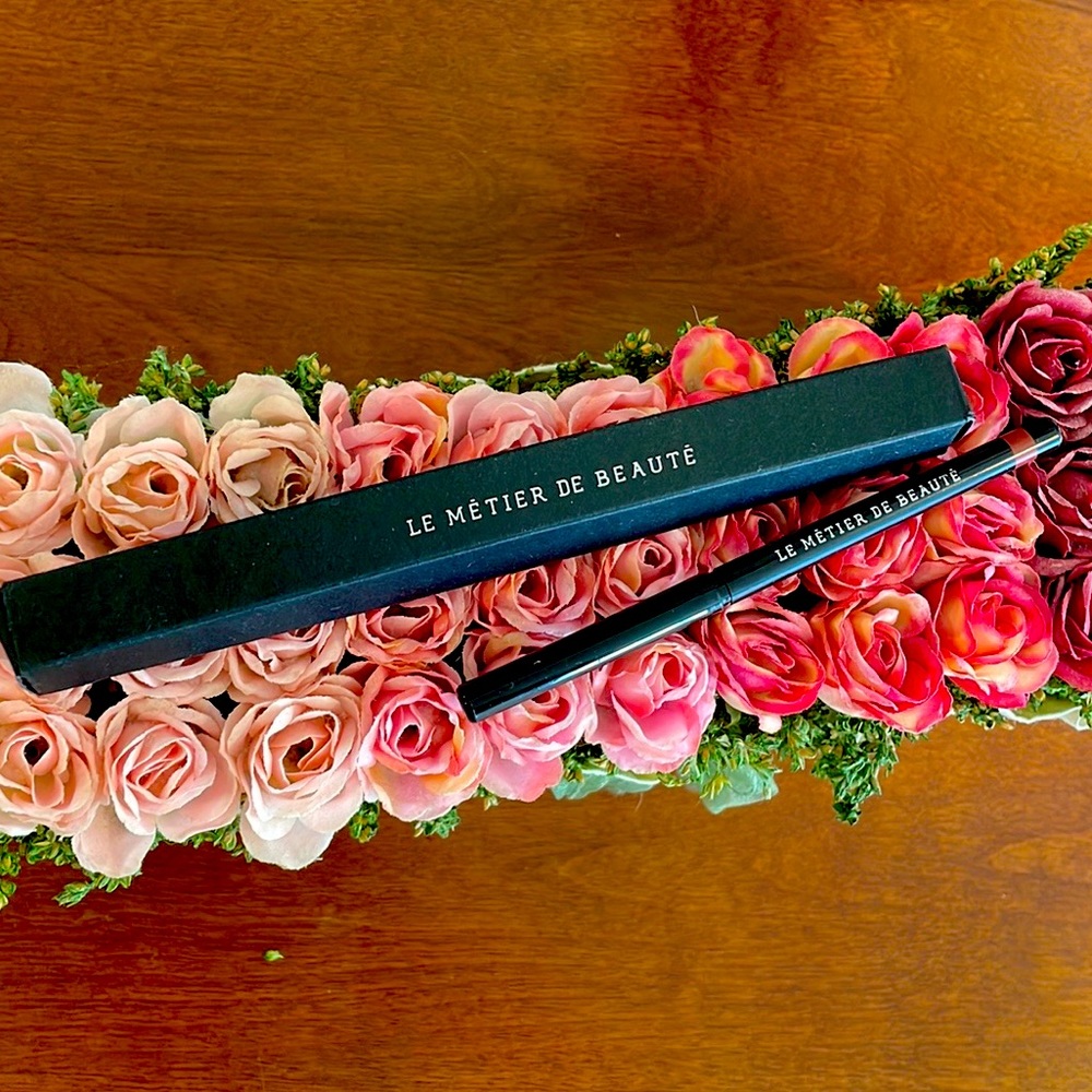 LE metier de beaute lip pencil l’mour precision lip liner